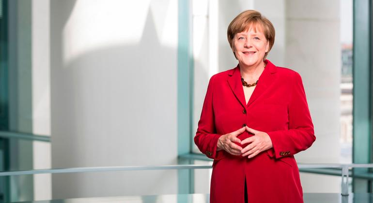 Angela Merkel awarded top UN refugee prize, for aid to Syrians fleeing war
